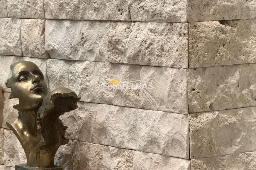 Pedra Travertino: O Revestimento Natural Escolhido em Projetos de Alto Padrão em Santa Catarina