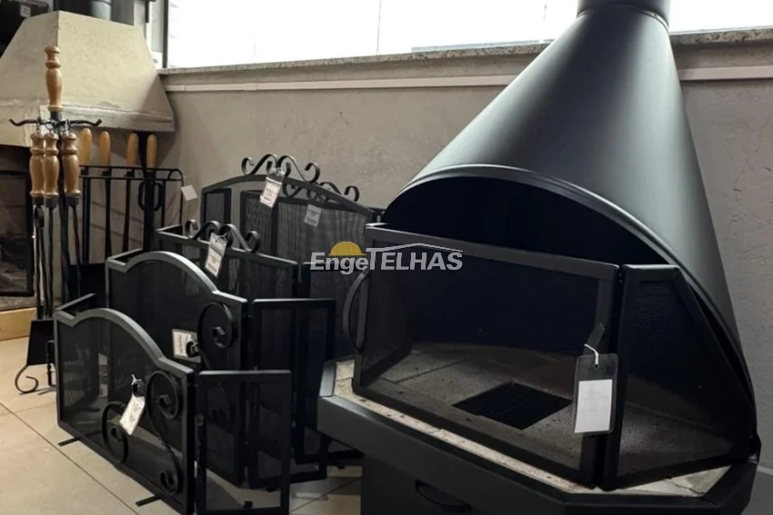 Telas de Proteção, Kit de Limpeza e Cestos para Lenha que Unem Elegância e Funcionalidade